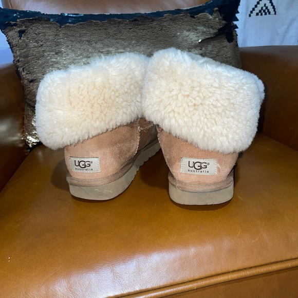 Ugg Short Womens Boots Size 8! - Picture 15 of 16